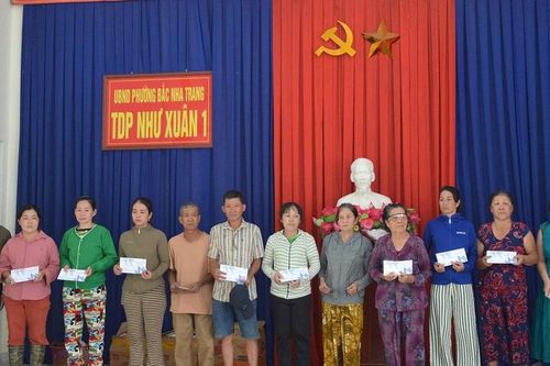 Các doanh nghiệp lữ hành Hà Nội hỗ trợ đồng bào vùng lũ Nha Trang hơn 200 triệu đồng