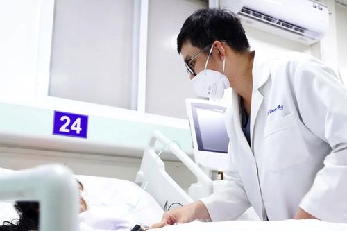 Sức khỏe hai nạn nhân vụ cháy ở phường Cầu Ông Lãnh đã tạm ổn định