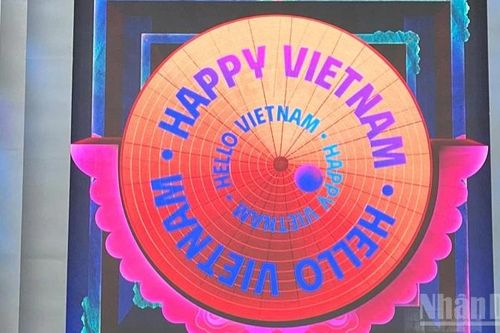 Một hành trình-13 trải nghiệm hạnh phúc quanh Hồ Gươm