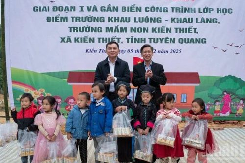 Lan tỏa yêu thương từ các chương trình nhân đạo