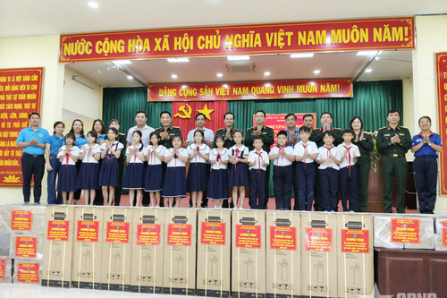 Tổng công ty 28 trao hỗ trợ khắc phục hậu quả thiên tai tại xã Hòa Xuân, Đắk Lắk