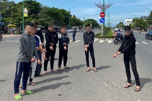 Khởi tố nhóm 'báo thủ'