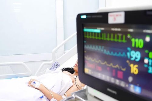 Hai cô gái thoát chết kể lại giây phút kinh hoàng trong vụ cháy quán ăn trên đường Trần Hưng Đạo