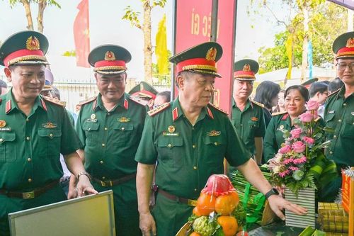 Nhiều hoạt động về nguồn nhân kỷ niệm 80 năm Ngày truyền thống LLVT Quân khu 7
