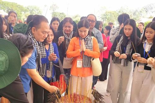 Sinh viên Lào và Campuchia đang học tập tại TPHCM 'Về đất Sen Hồng'