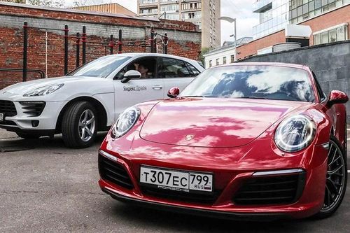 Loạt xe sang Porsche bất ngờ thành 'đống sắt vô tri', không thể khởi động