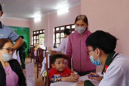 'Bộ đội Cụ Hồ' điểm tựa sức khỏe cho người dân vùng thiên tai