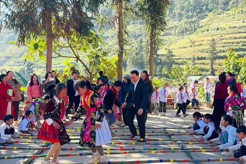 Tuyên Quang đặt mục tiêu 100% trường học có 'không gian văn hóa'