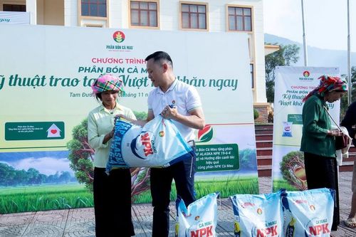 Phân bón Cà Mau: Cùng nhau san sẻ với đồng bào chịu thiệt hại bởi bão lũ
