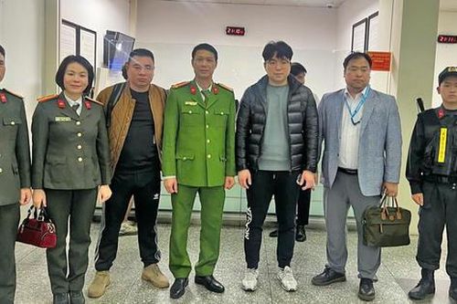 Bắt, bàn giao đối tượng bị Interpol truy nã đỏ cho Hàn Quốc