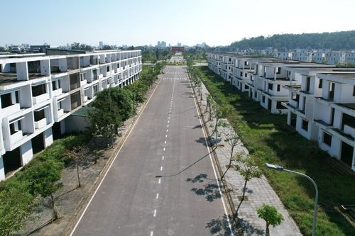 Khu đô thị được ví như 'thành phố thu nhỏ' ở Sầm Sơn hoang vắng lạ thường