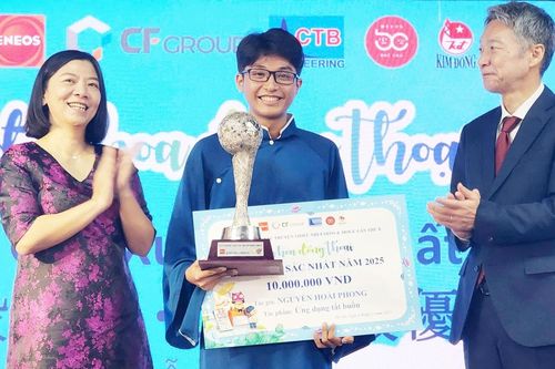 Nam sinh 19 tuổi giành giải 'Đóa hoa đồng thoại'