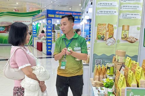 200 gian hàng tham gia triển lãm hàng công nghiệp nông thôn tiêu biểu