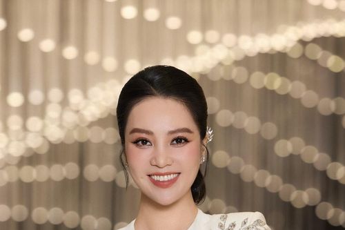 MC Thụy Vân tái xuất rạng rỡ tại VinFuture sau 3 tháng sinh