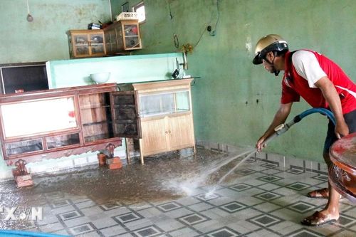 Lâm Đồng: Người dân vùng lũ dọn dẹp nhà cửa, ổn định cuộc sống