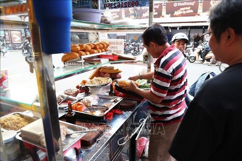 Bánh mì đứng đầu danh sách món ăn đường phố ngon nhất Đông Nam Á