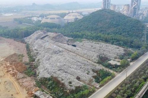 Núi rác hơn 2 triệu tấn gây ô nhiễm, dân mỏi mòn chờ nhà máy điện rác