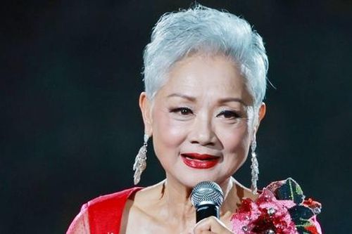 Giọng ca huyền thoại tái xuất sân khấu ở tuổi 78, nhan sắc và giọng hát khiến khán giả ngỡ ngàng