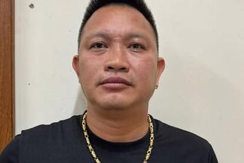 Tạm giữ hình sự đối tượng trêu ghẹo trẻ vị thành niên, tấn công cảnh sát tại lễ hội