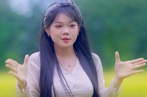 Hiện tượng Dương Ái Vy và thực trạng 'loạn' ca sĩ tự phong