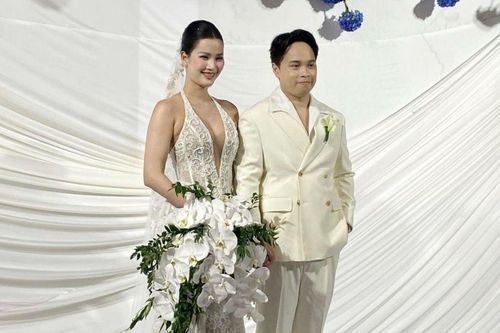 Á hậu Hương Ly diện váy cưới đuôi cá hở bạo, e ấp bên chồng doanh nhân trong ngày trọng đại