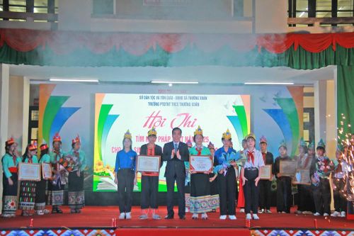 Hội thi tìm hiểu pháp luật ở Trường PTDT Nội trú THCS Thường Xuân