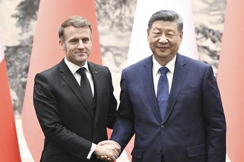 Tổng thống Pháp và Tổng thống Nga công du 2 nước châu Á trong nỗ lực tái định vị chiến lược