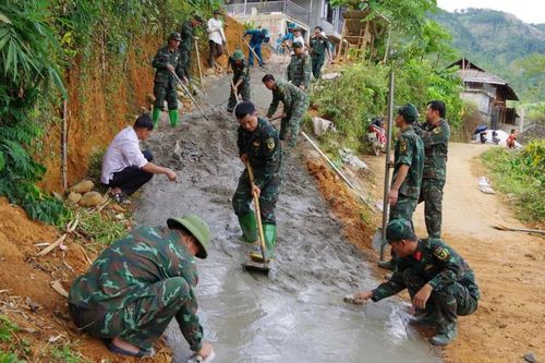 Xây dựng thế trận lòng dân từ những việc làm thiết thực
