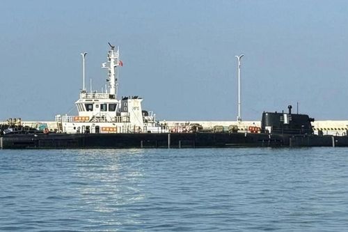 Chiến hạm 3 thân lai tàu ngầm của Trung Quốc xuất hiện