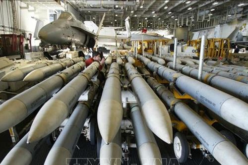 Mỹ duyệt bán vũ khí cho Âu-Á: JASSM-ER, AIM-120C-8