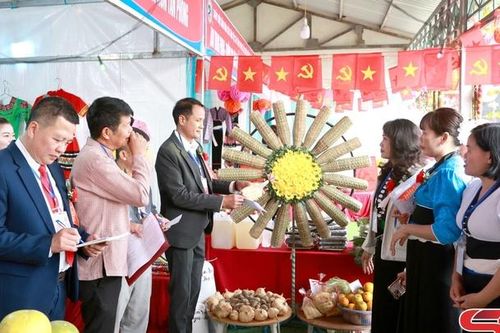 Ngày hội Văn hóa các dân tộc xã Tân Phong lần thứ nhất năm 2025