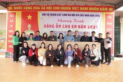 Tặng gần 4.000 áo ấm cho học sinh mầm non và tiểu học xã Thắng Mố
