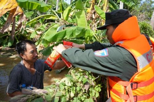 Công an tỉnh Lâm Đồng tập trung cứu nạn và hỗ trợ người dân tại các khu vực bị cô lập