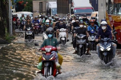 Nhiều tuyến đường ngập nặng trong đỉnh triều giữa tháng 10 âm lịch
