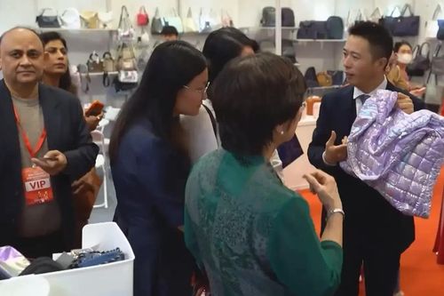 Khai mạc Triển lãm thời trang châu Á tại Việt Nam 2025