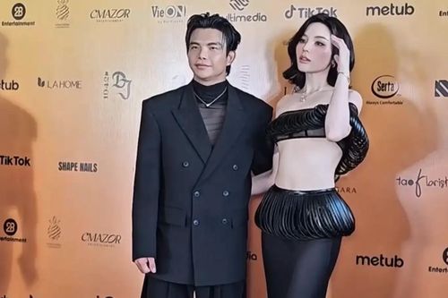 Hàng trăm nghệ sĩ quy tụ tại show thời trang NTK Đỗ Long