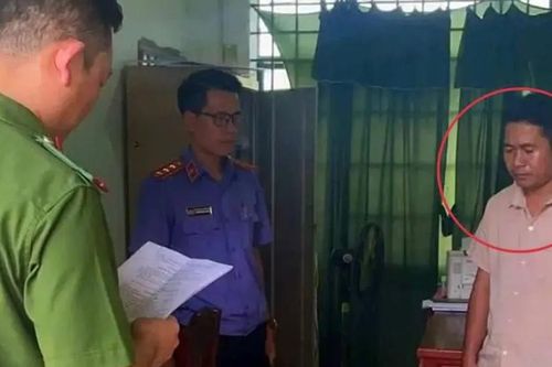 Bắt khẩn cấp cán bộ chiếm đoạt tiền hỗ trợ mưa lũ