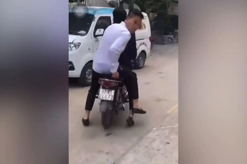Khởi tố hai đối tượng hành hung người đàn ông ở An Khánh