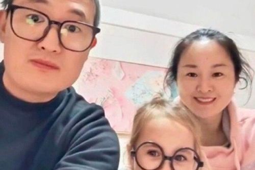 Bé gái sinh ra 'tóc vàng mắt xanh', vợ chồng tá hỏa xét nghiệm ADN mới biết bí mật ba đời của gia đình