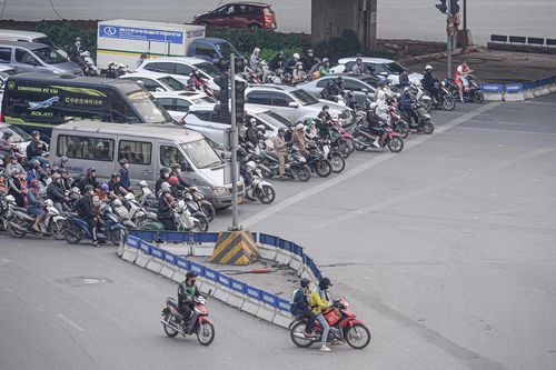 Người dân Hà Nội băn khoăn chọn cách di chuyển sau ngày 1/7/2026
