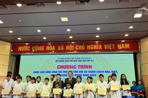 Trao 735 triệu đồng, hỗ trợ trẻ em có hoàn cảnh đặc biệt, khó khăn