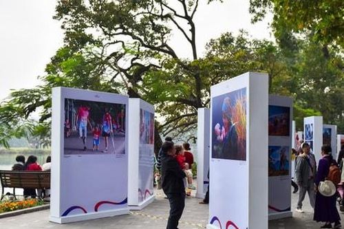 'Khoảnh khắc hạnh phúc' giữa lòng Hà Nội