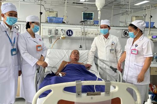 Người đàn ông suy hô hấp cấp, nguy kịch do bất cẩn khi ăn nho xanh