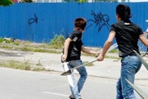 Gã đàn ông nổi máu điên chém gục người yêu cũ của vợ vì bị đòi tiền sau chia tay