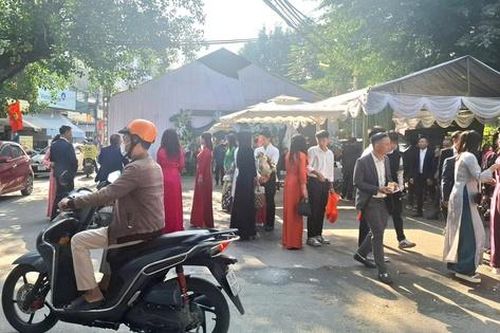 Dựng rạp cưới gần kín hết lòng đường có bị xử phạt không?
