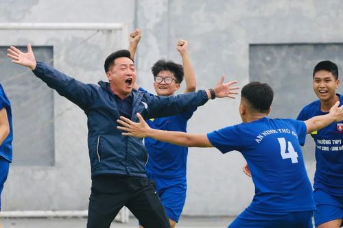 Hai phút ghi 2 bàn, THPT Marie Curie LB chiến thắng đầy cảm xúc