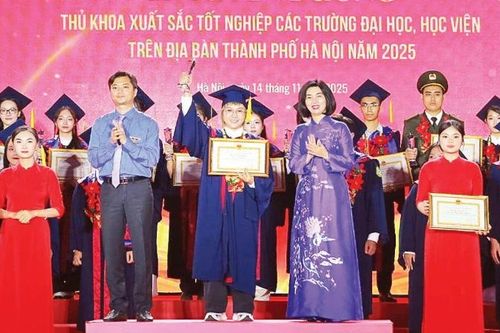 Hành trình theo đuổi đam mê của thủ khoa đại học U40