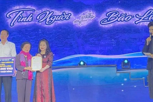 Đêm nhạc học đường quyên góp gần 900 triệu đồng ủng hộ đồng bào vùng bão lũ