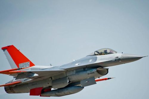 Boeing hoàn thành hoán cải F-16 thành mục tiêu bay QF-16