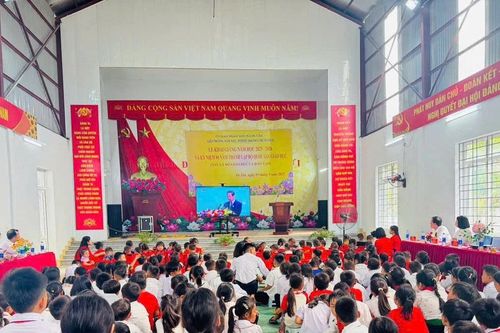 Quan tâm tới từng bữa ăn giấc ngủ bán trú cho học trò vùng cao